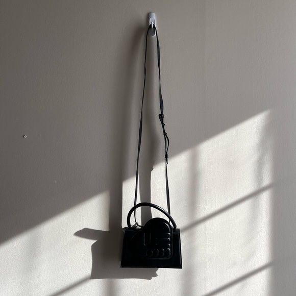 Ester Manas Black Leather Heart Holding Hands Crossbody Purse - Picture 9 of 11